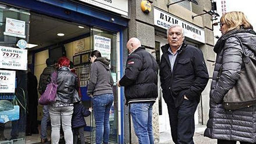 Cues a a l&#039;administració Merche de Girona, dissabte.