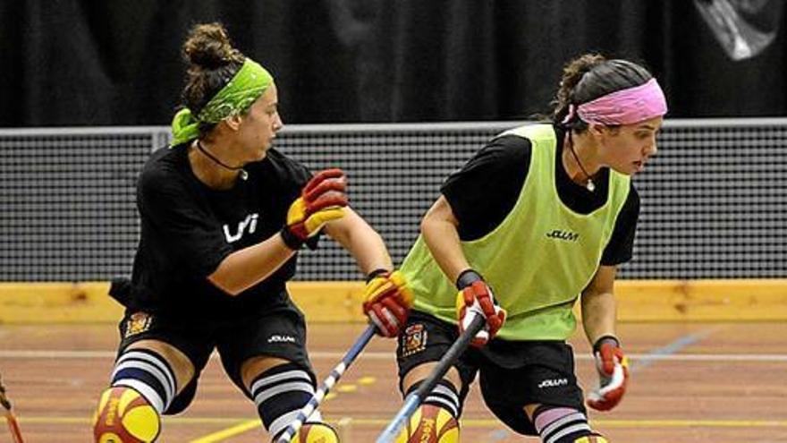 Maria Díez (esquerra) en un dels entrenaments de la selecció