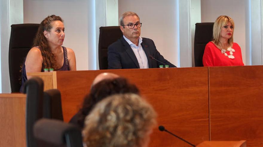 Viviana de Sans, Vicent Torres y Marta Díaz, durante el debate.