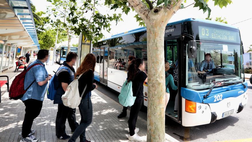 Benidorm reduce a la mitad el precio del billete del transporte escolar