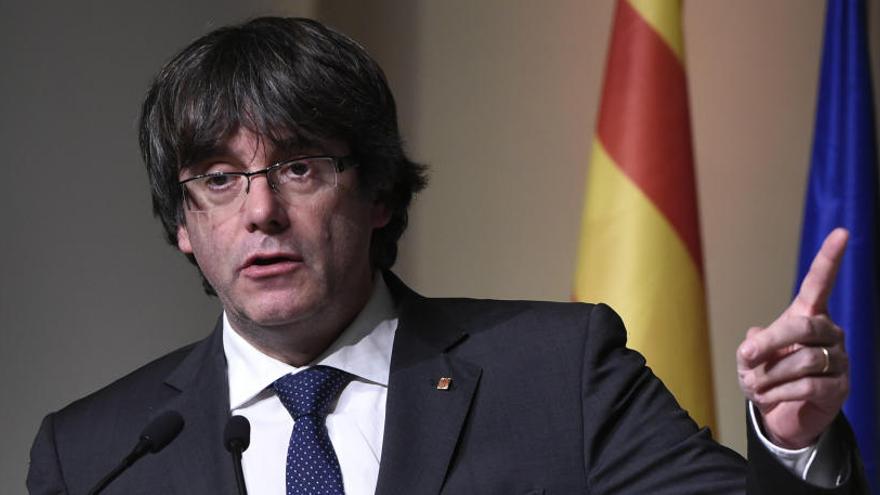 Puigdemont pide delegar su voto en la investidura