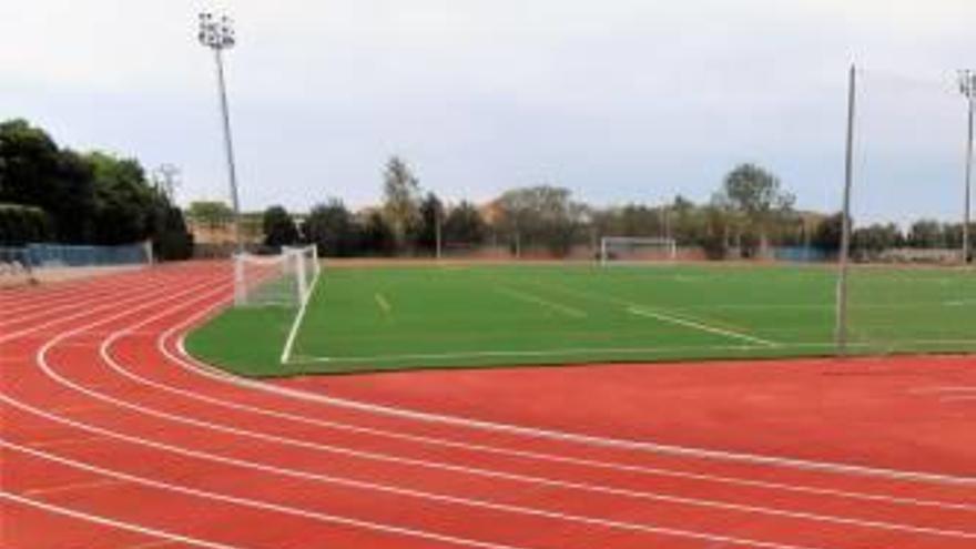 La nueva pista de atletismo y el renovado campo de fútbol.