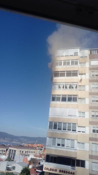 Huyen de su piso en llamas en Vigo gracias al andamio de unas obras