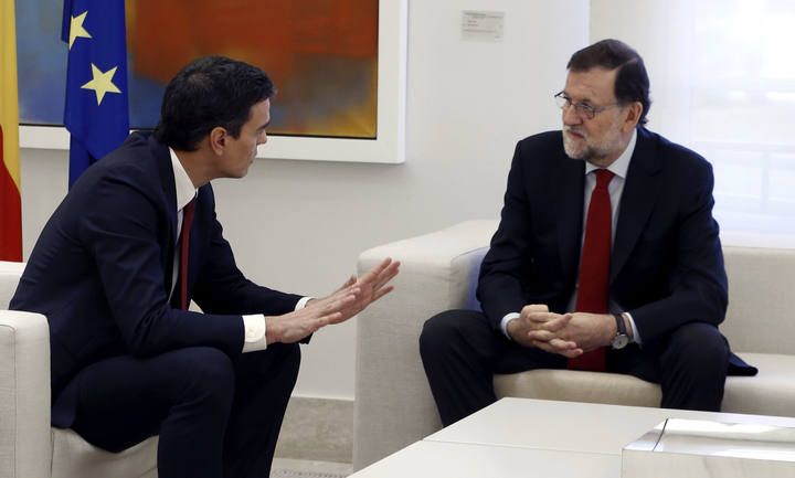 Rajoy y Sánchez se reúnen en la Moncloa tras el 20D