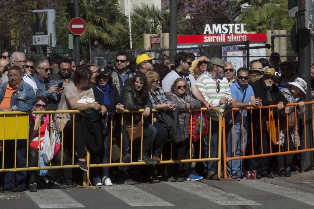 Búscate en la mascletà del 8 de marzo