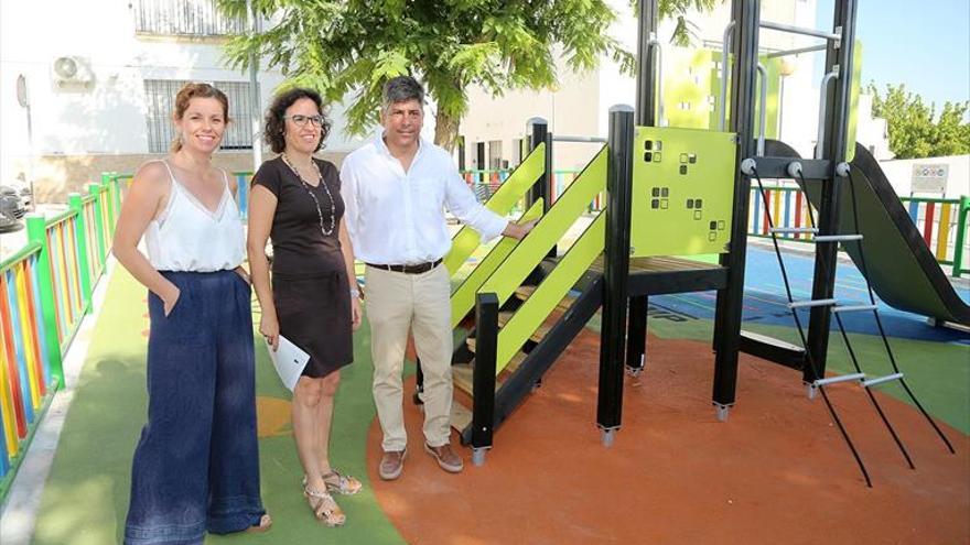 La calle Cantareros abre un nuevo parque infantil con juegos «interactivos»