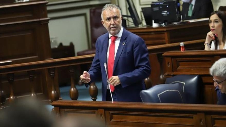 Nueva gresca en el Parlamento: Torres tilda al PP de ultraderecha y la oposición lo tacha de populista