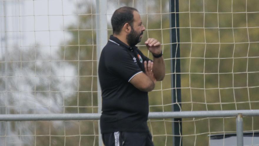 Ernesto Sánchez, entrenador del Cacereño Femenino.
