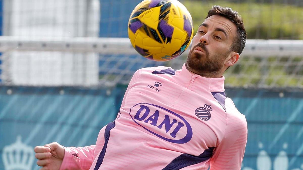 Edu Expósito, en el entrenamiento del Espanyol de este martes en Sant Adrià.