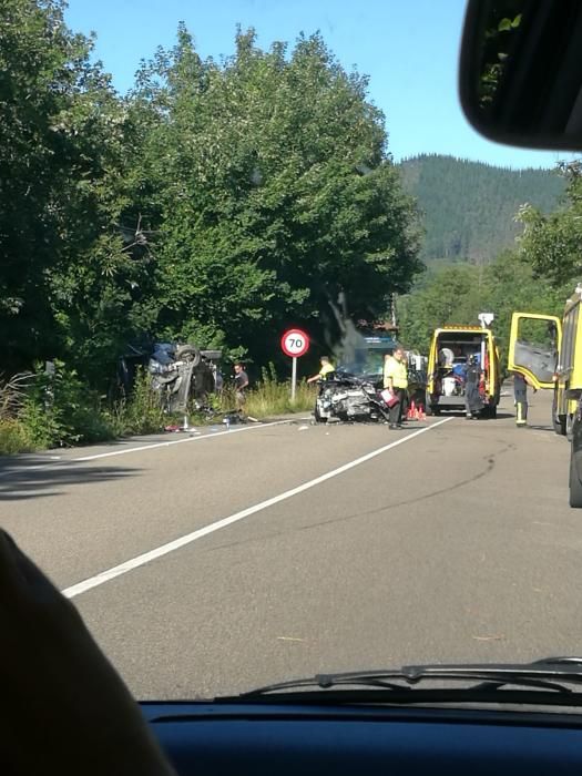 Espectacular accidente en Cangas de Onís