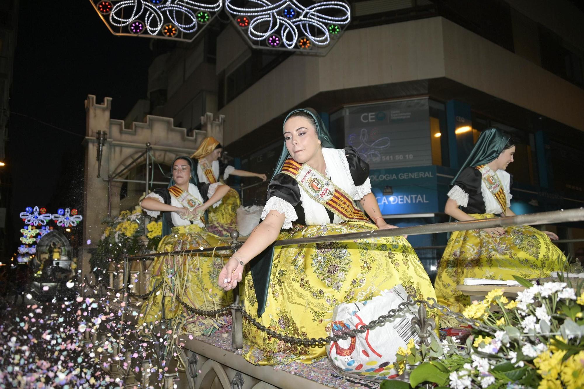 Derroche de musica y color en Santa Pola