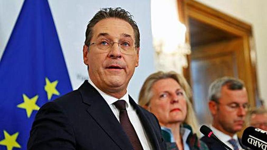 Heinz-Christian Strache explicant la dimissió