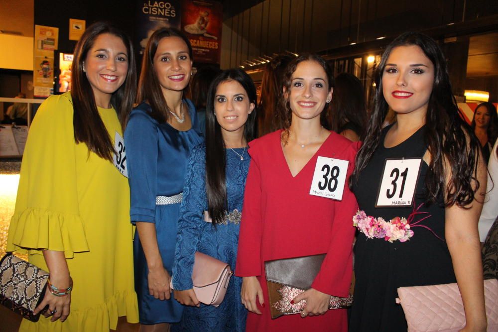 Las candidatas a fallera mayor de València visitan el concurso de teatro fallero