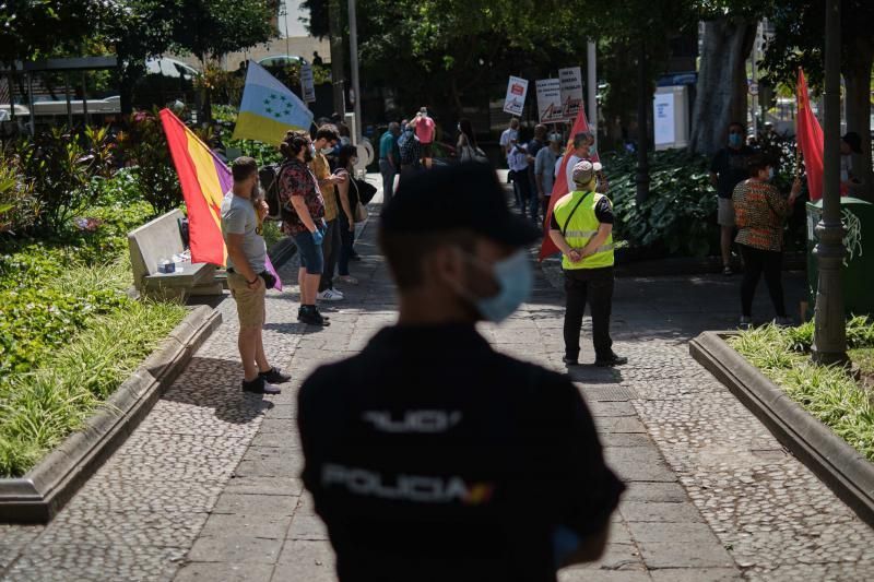 Manifestación de VOX en Santa Cruz de Tenerife  | 23/05/2020 | Fotógrafo: Andrés Gutiérrez Taberne