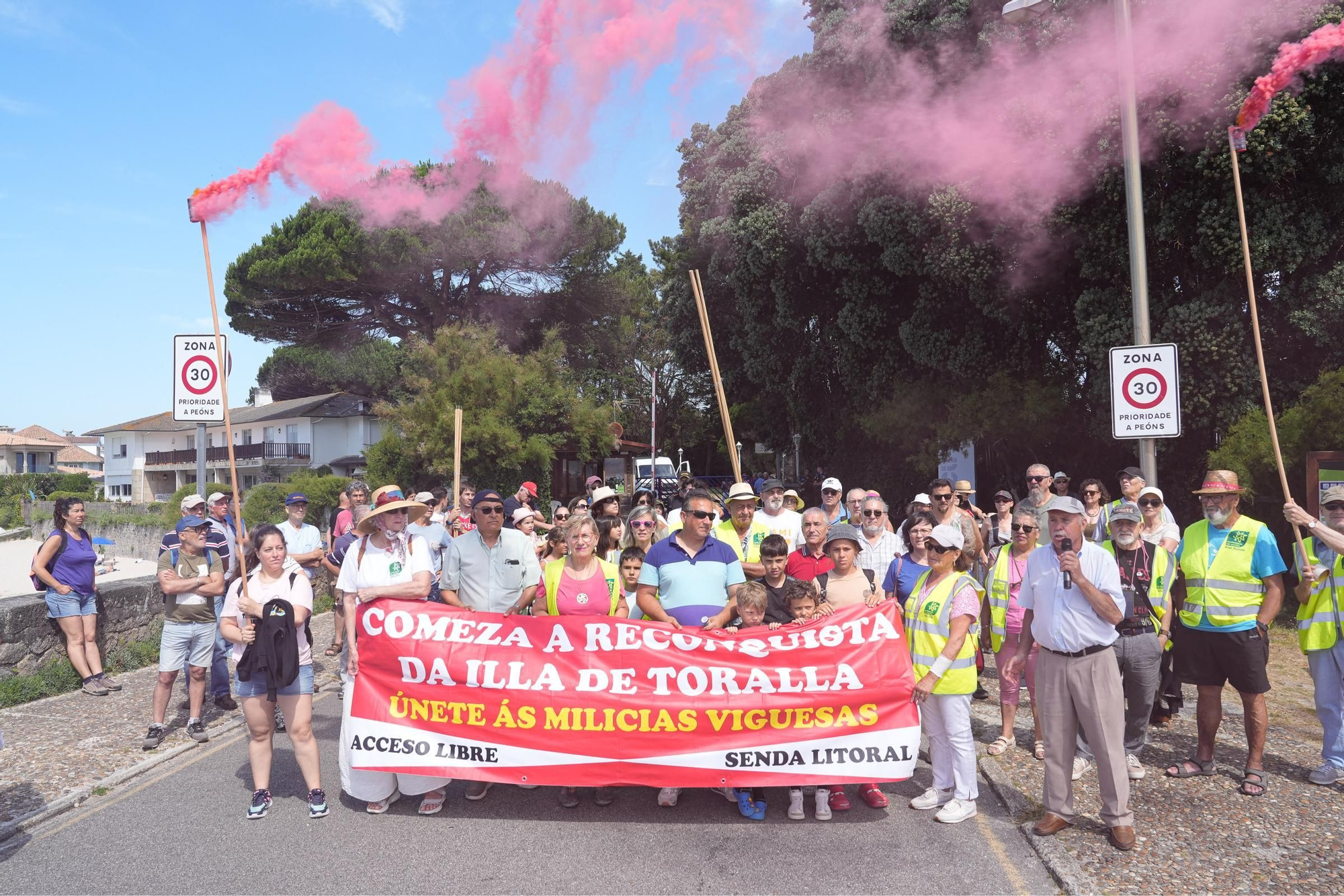 Concentración en Toralla para exigir la 'reconquista' de la isla para el pueblo