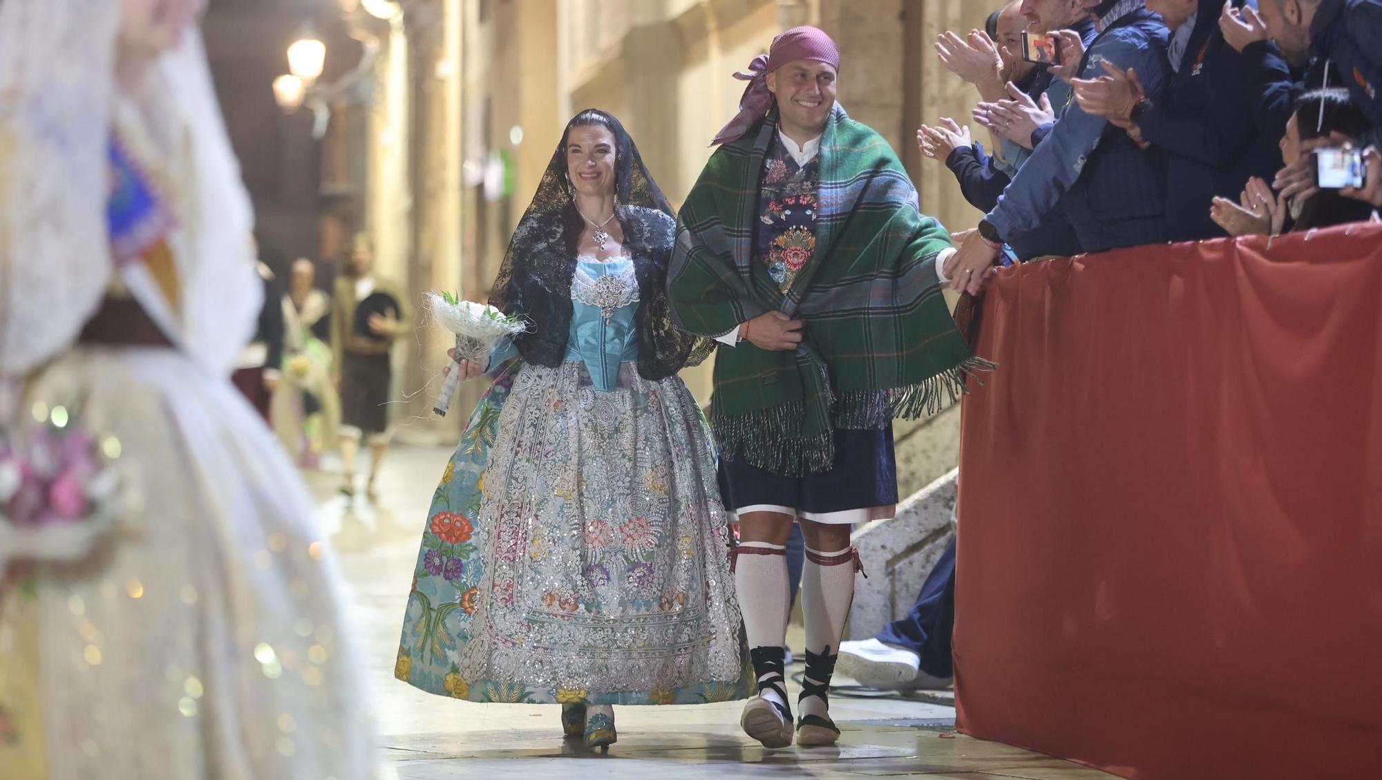 La Fallera Mayor Infantil de València desfila ante la virgen