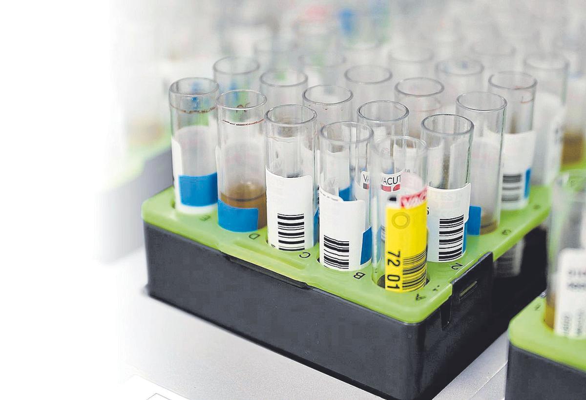 Pruebas en un laboratorio de microbiología