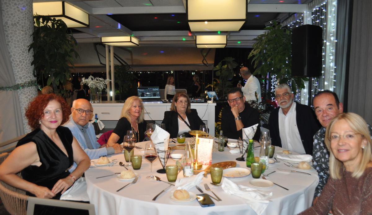 Tradicional cena de navidad de los amigos de La Cacatúa, Saxo, Can, Wilson y El Coto