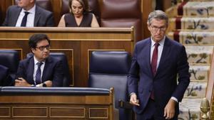 El líder del PP, Alberto Núñez Feijóo, durante la sesión de control al Gobierno celebrada este miércoles en el Congreso. 