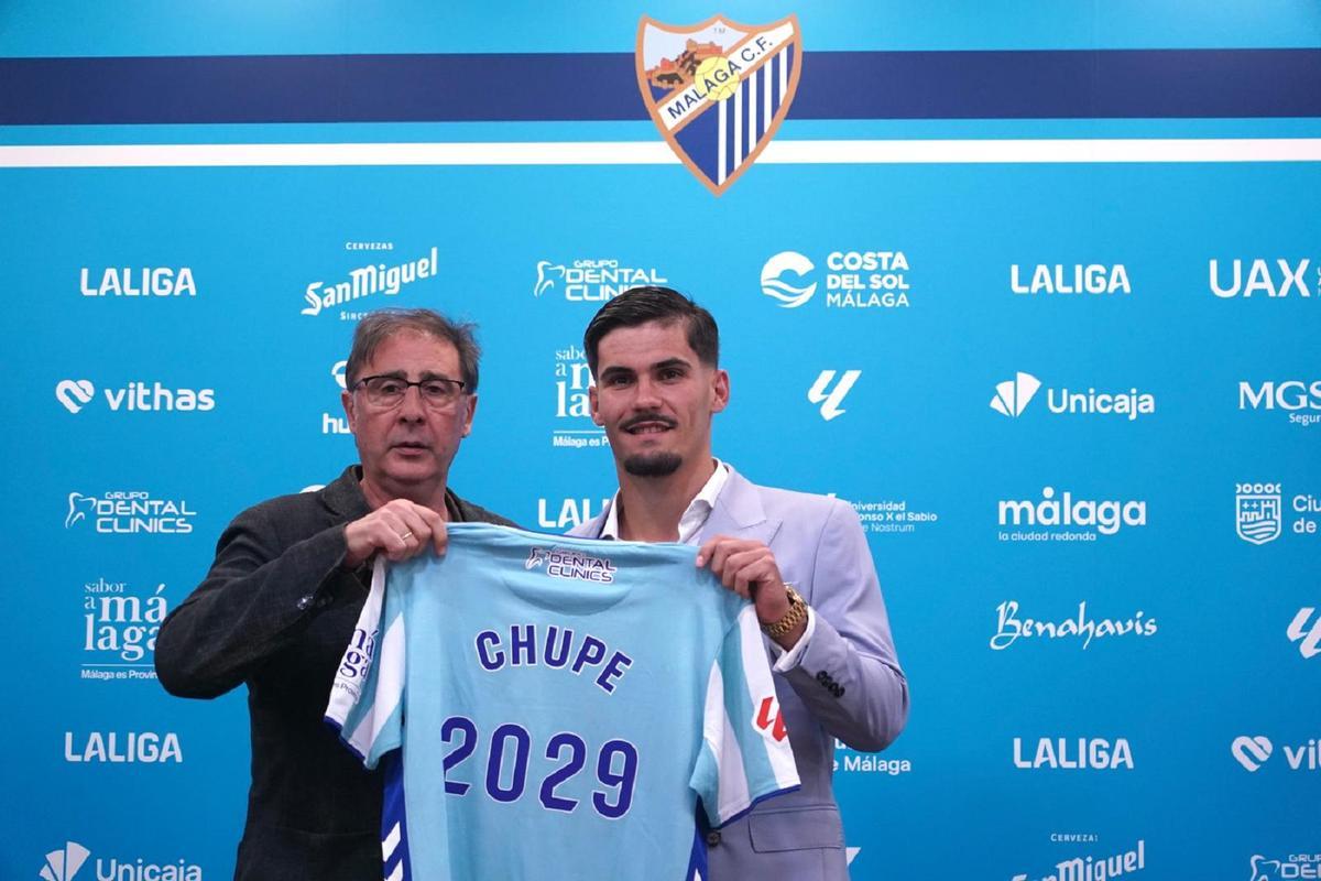 Loren Juarros y Chupe, este jueves en la rueda de prensa de renovación hasta 2029.