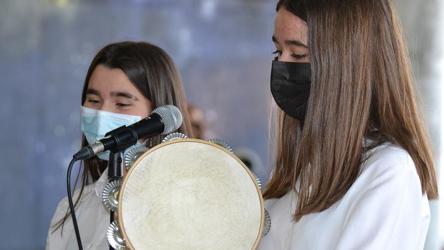 Actuación musical: Sara Fernández e Inés Alonso.