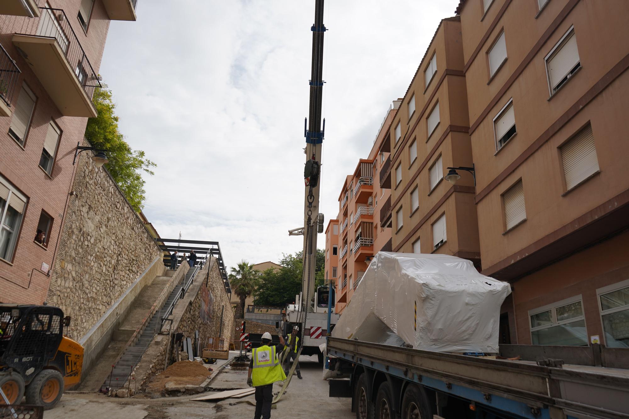 Inician el montaje de las escaleras mecánicas del Mercat de Ontinyent