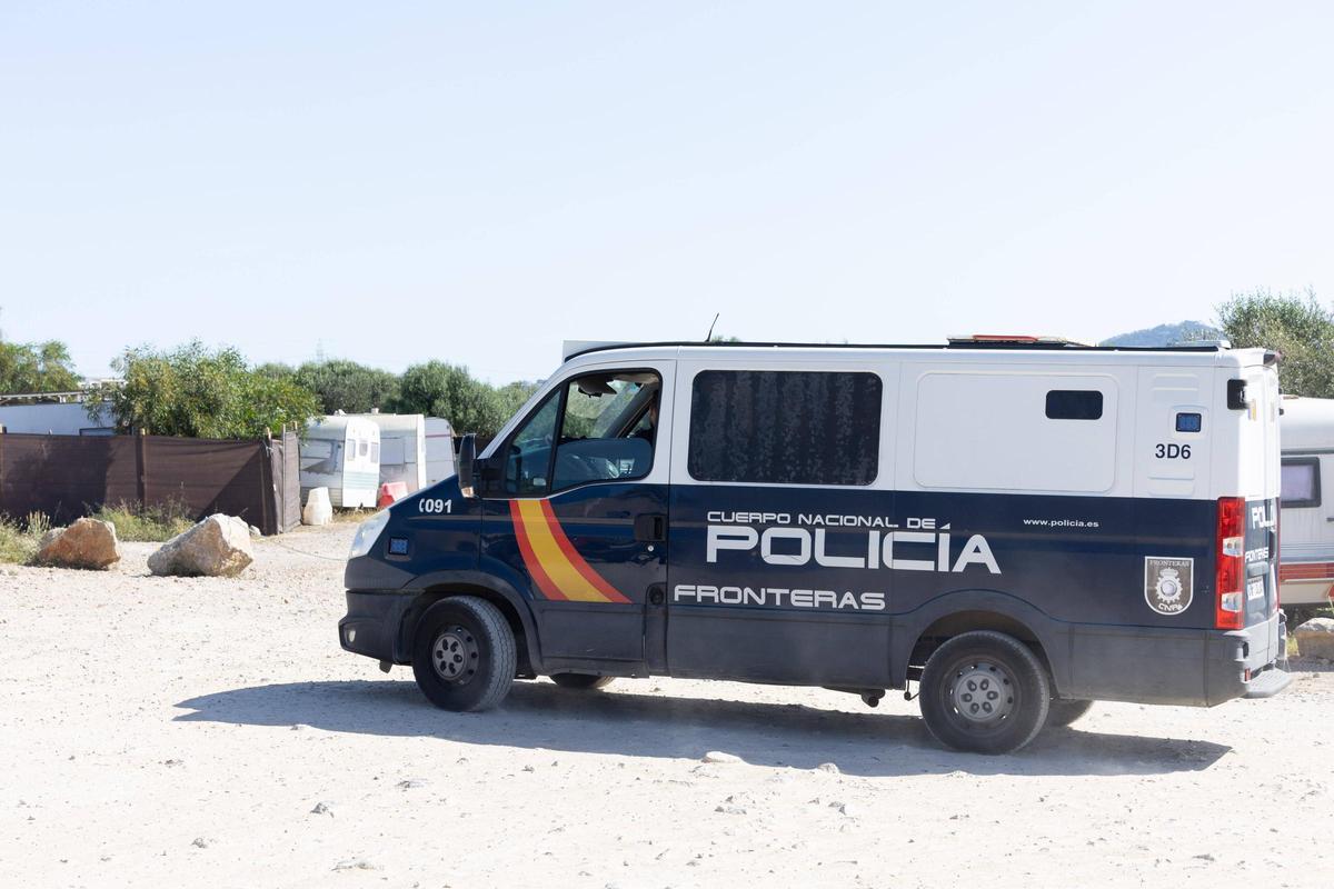 Todas las imágenes del desalojo del asentamiento más grande de Ibiza: sa Joveria