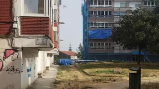 Investigan el origen de un incendio que afectó al material de una obra en Coia