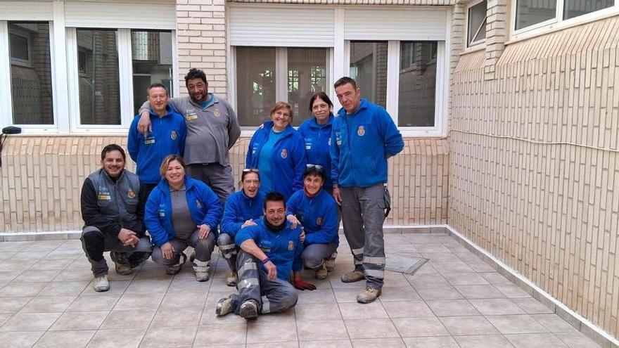 Utiel renueva el pavimento en instalaciones del CEIP Enrique Rambal y en la Plaza de España de Las Casas