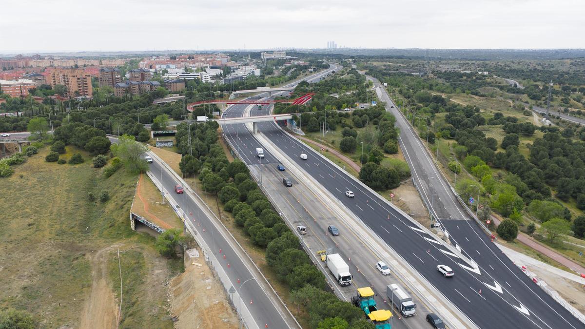 Vista de las obras de ampliación del tercer carril de la M607.