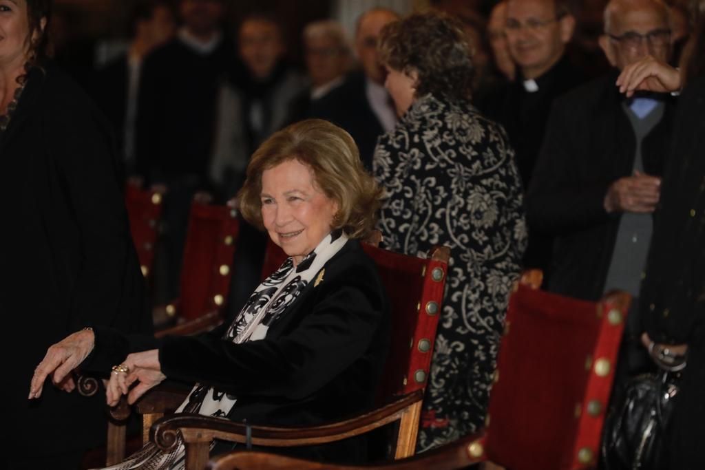 La reina Sofía asiste al concierto benéfico en la Catedral de Palma.