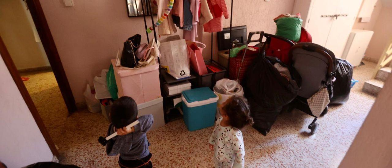 Desahucio de una joven de 20 años y a sus dos hijos de 2 y 3 años en Alicante.