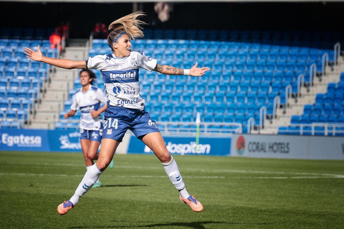 Natalia Ramos, una de las goleadoras del Costa Adeje esta temporada.