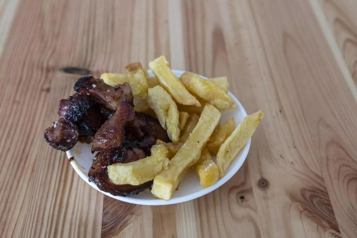 'Pinchino' de pestorejo con patatillas.