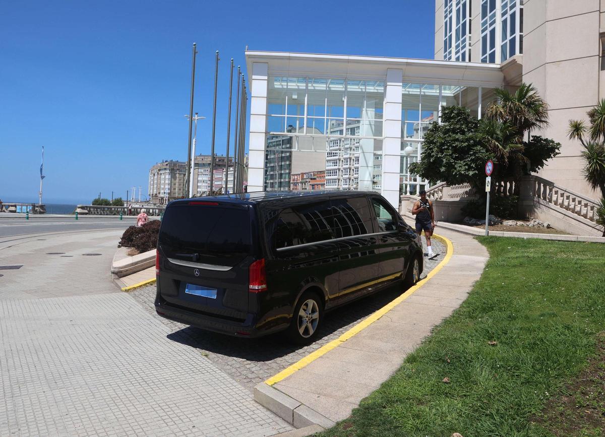 Entrada del hotel Meliá Maria Pita.