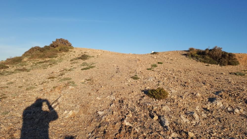 Un guardia civil salva la vida a una mujer que cayó por un acantilado de Cabo de Palos