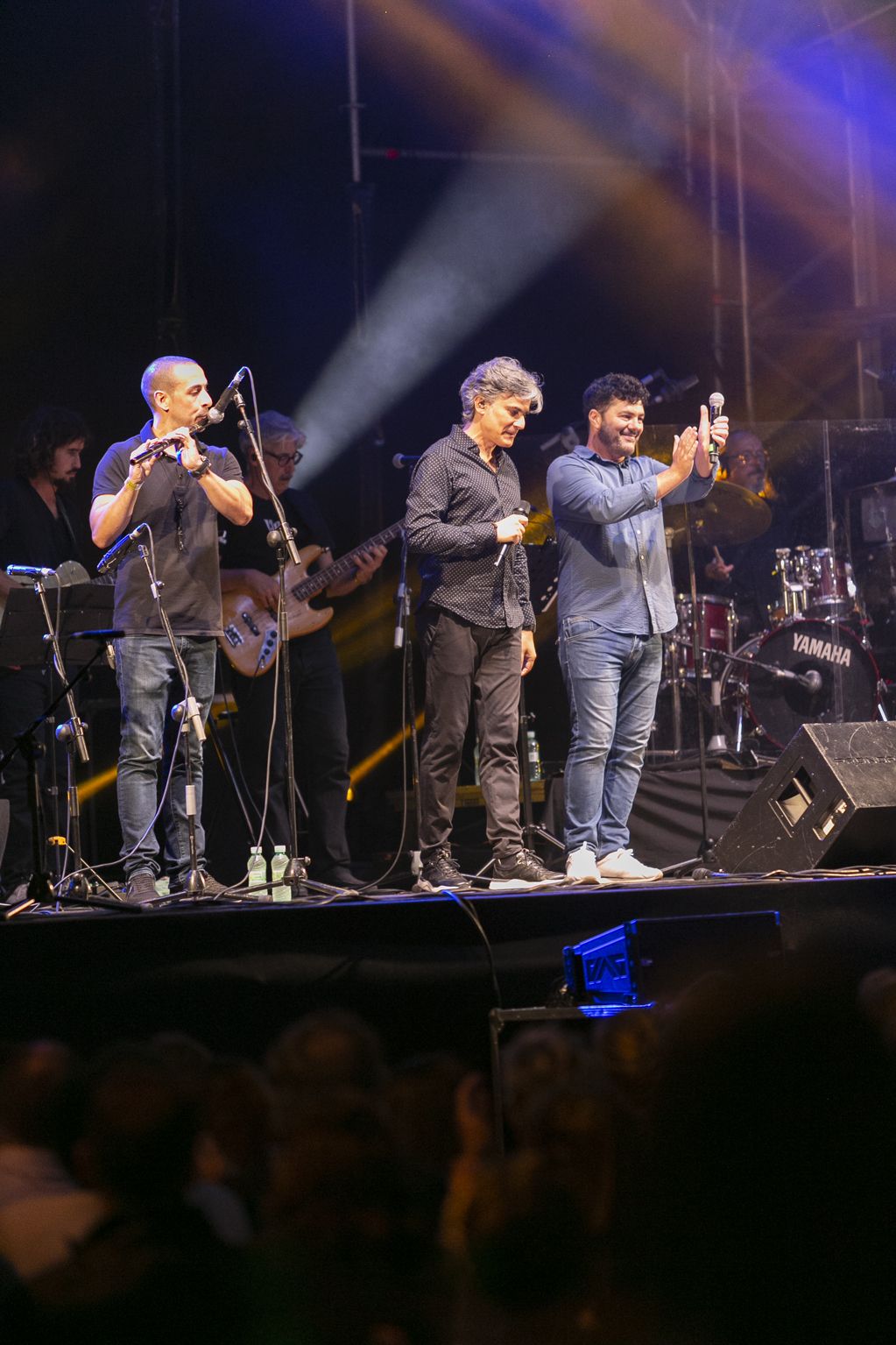 Así fue el concierto de Nando Agüeros, sus "amigos asturianos" y Rosa López en Luanco