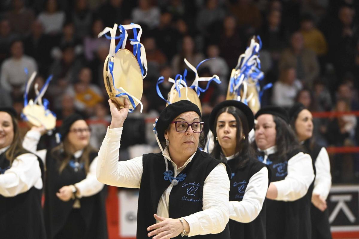 El Pavillón Municipal de Deportes do Porriño fue el epicentro de la música tradicional gallega