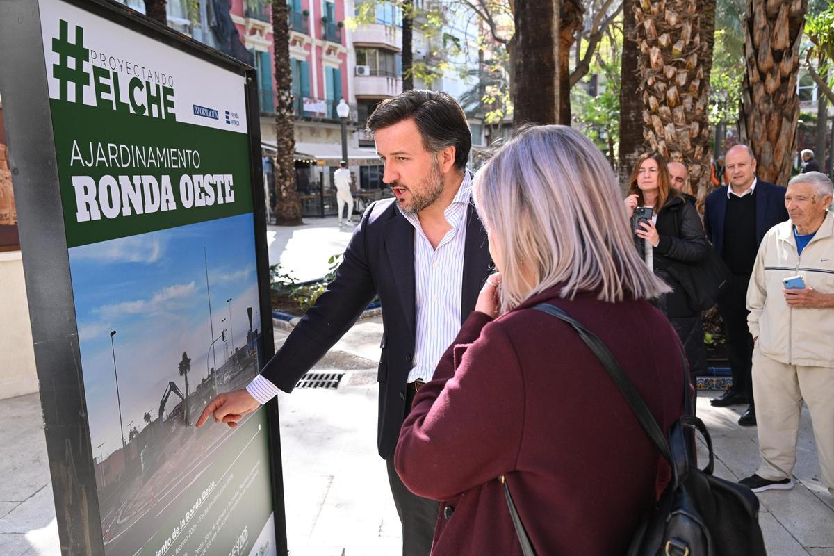 INFORMACIÓN inaugura en la Glorieta la exposición "Proyectando Elche"