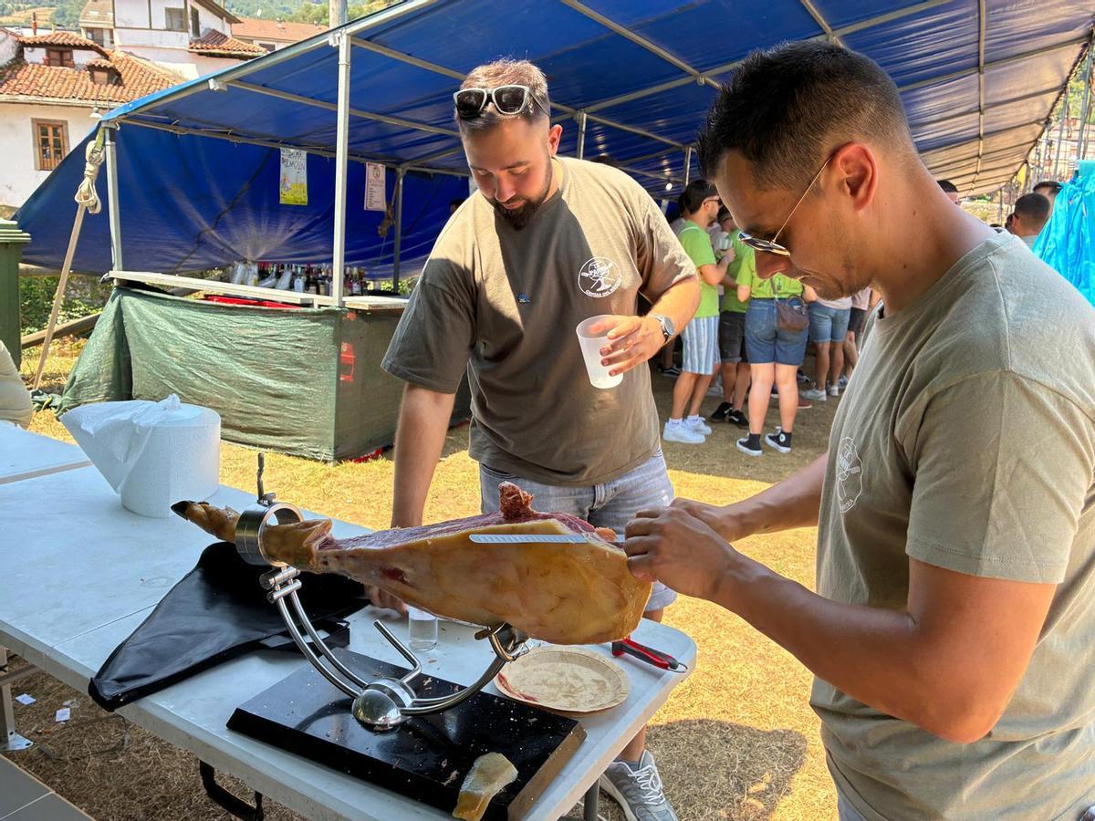 En imágenes: la romería del prao del molín preludia las fiestas del Carmen en Cangas En imágenes: la romería del prao del molín preludia las fiestas del Carmen en Cangas