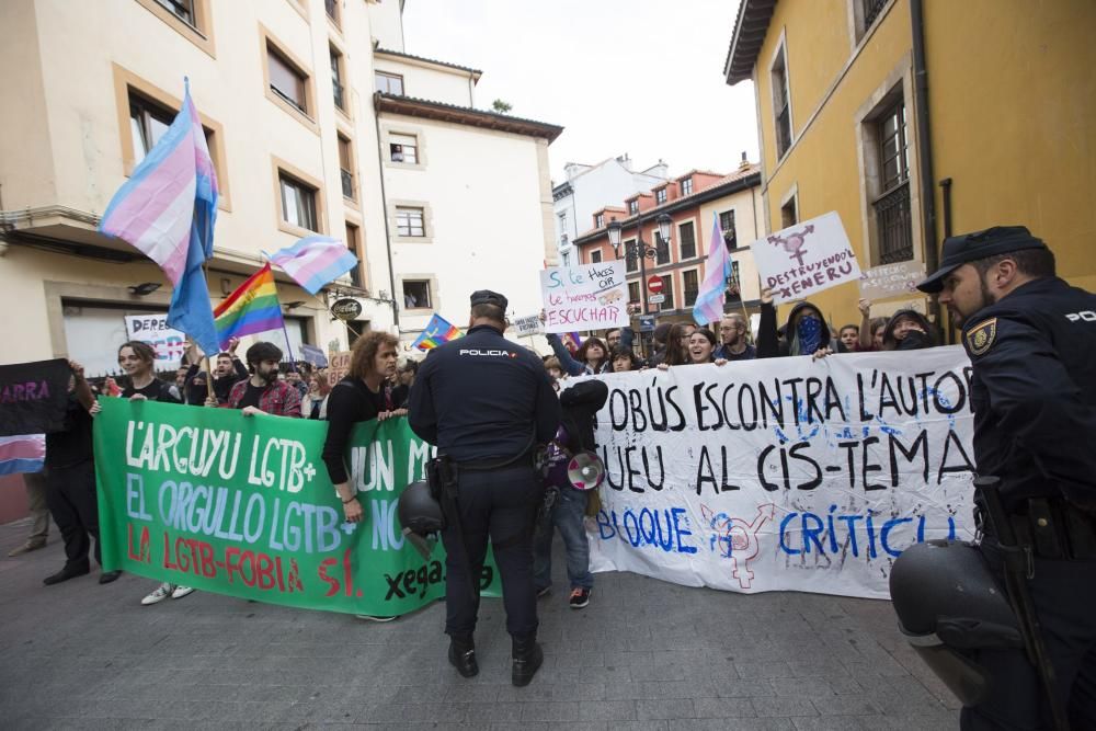 Manifestación en Oviedo contra el autobús de "HazteOir"