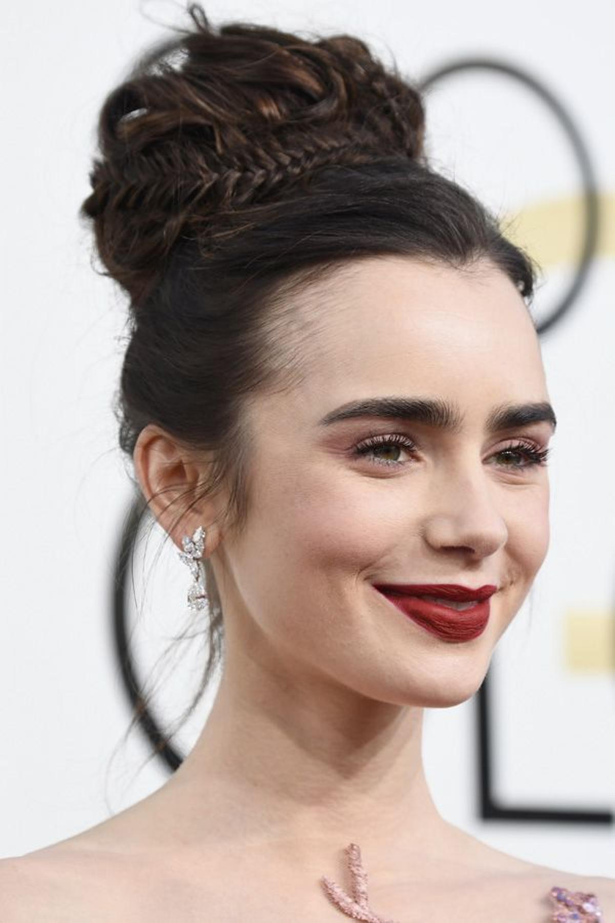 Belleza en los Globos de Oro 2017: Lilly Collins