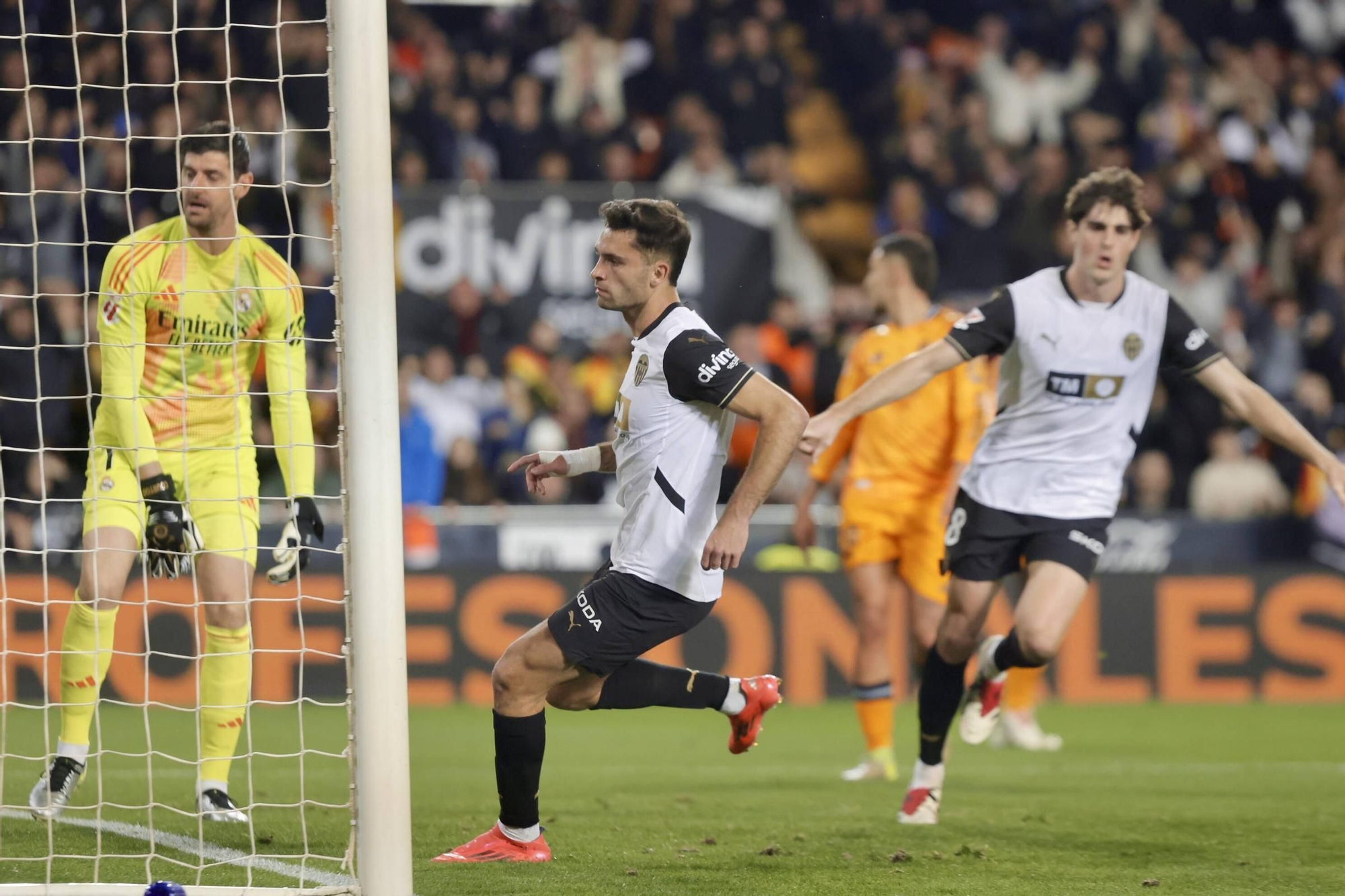 Las mejores fotos del partido entre el Valencia y el Real Madrid