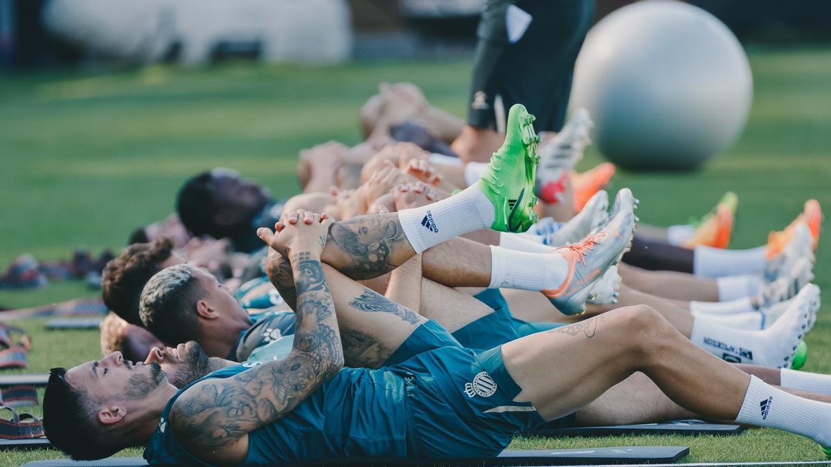 Joselu, en primer término, en una sesión del Espanyol.