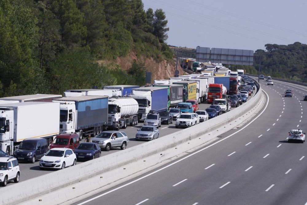 Accident de trànsit a l'AP-7 a Sarrià de Ter