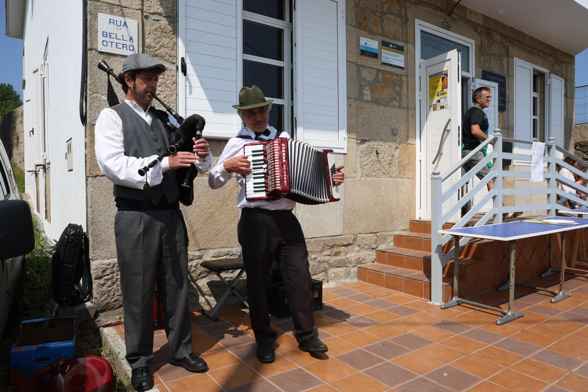 Asistentes a la Festa da Empanada de Millo de Cordeiro.