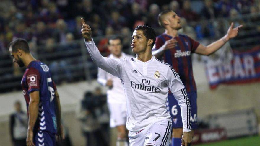 El Madrid firma una goleada plácida en su estreno en Eibar