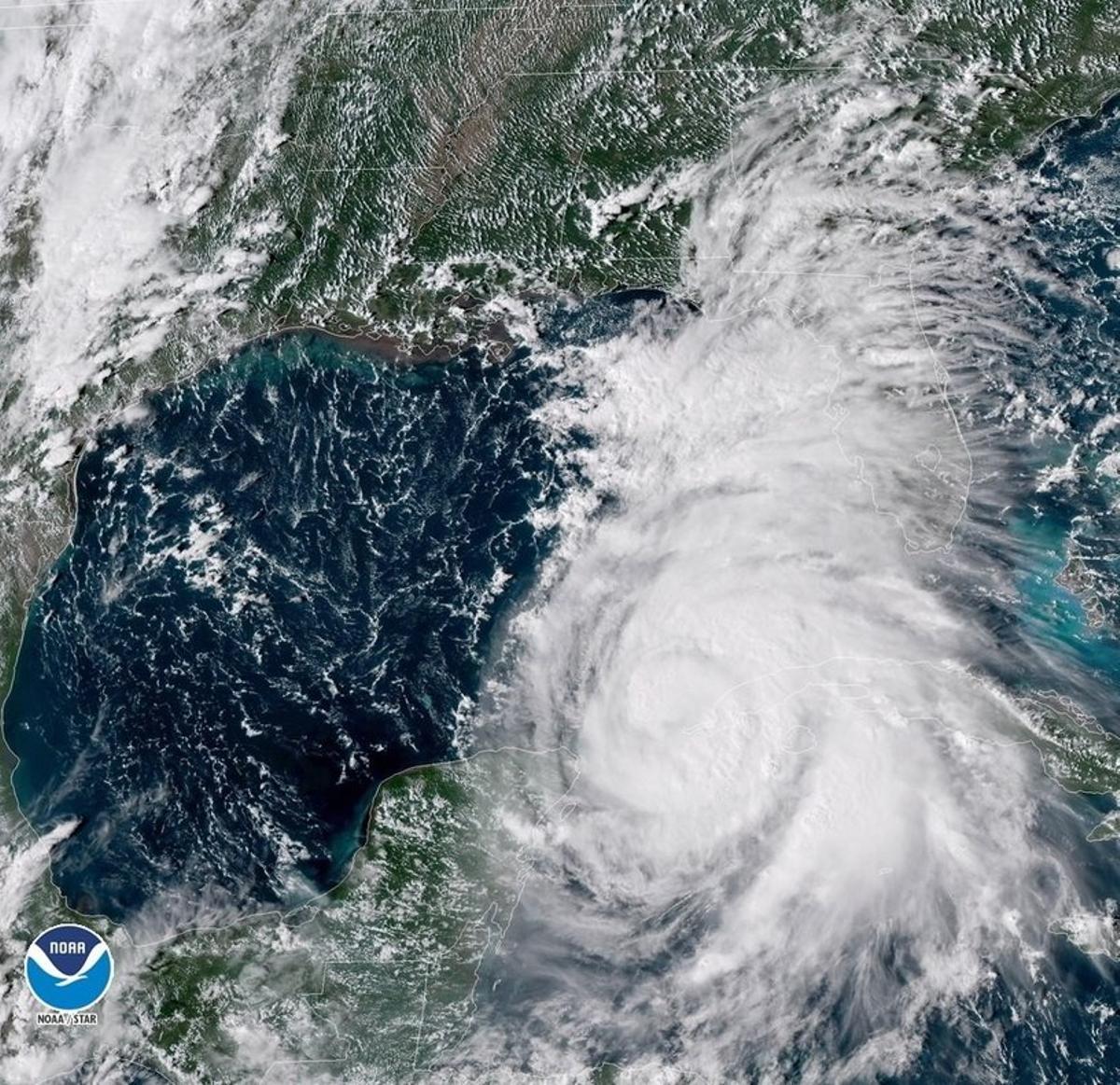 USA10 - COSTAS DE EE UU - 8 10 2018 - Fotografia cedida por la Administracion Nacional Oceanica y Atmosferica de los Estados Unidos  NOAA  el 8 de octubre de 2018  que muestra una imagen satelital Geo-Color del huracan Michael que se aproxima a la costa de los EE  UU  Michael se convirtio hoy 8 de octubre de una tormenta tropical a un huracan de categoria 1 y se espera que continue fortaleciendose  EFE  NOAA   SOLO USO EDITORIAL   NO VENTAS