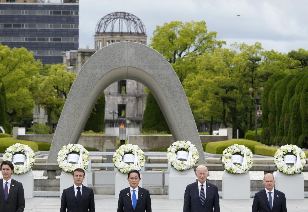 Los líderes del G7 visitan el Memorial Park para las víctimas de la bomba atómica en Hiroshima, entre protestas