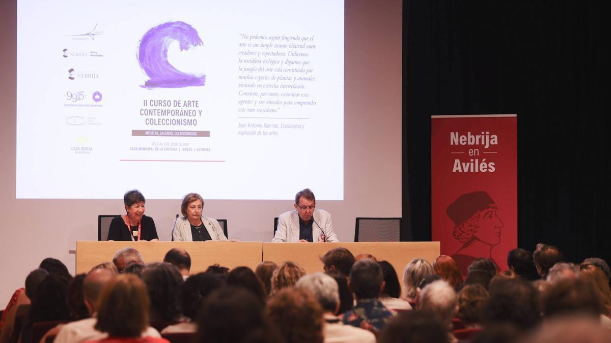 Por la izquierda, Charo López, Mariví Monteserín y Adrián Piera en la inauguración del curso.